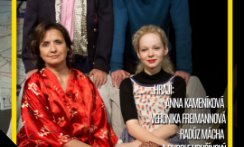 BOSÉ NOHY V PARKU